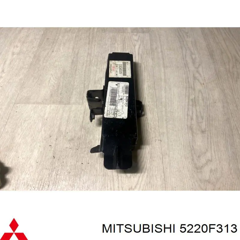Кронштейн (адаптер) крепления фары передней левой Q-fix Q3760520 цена, от 21.73 USD