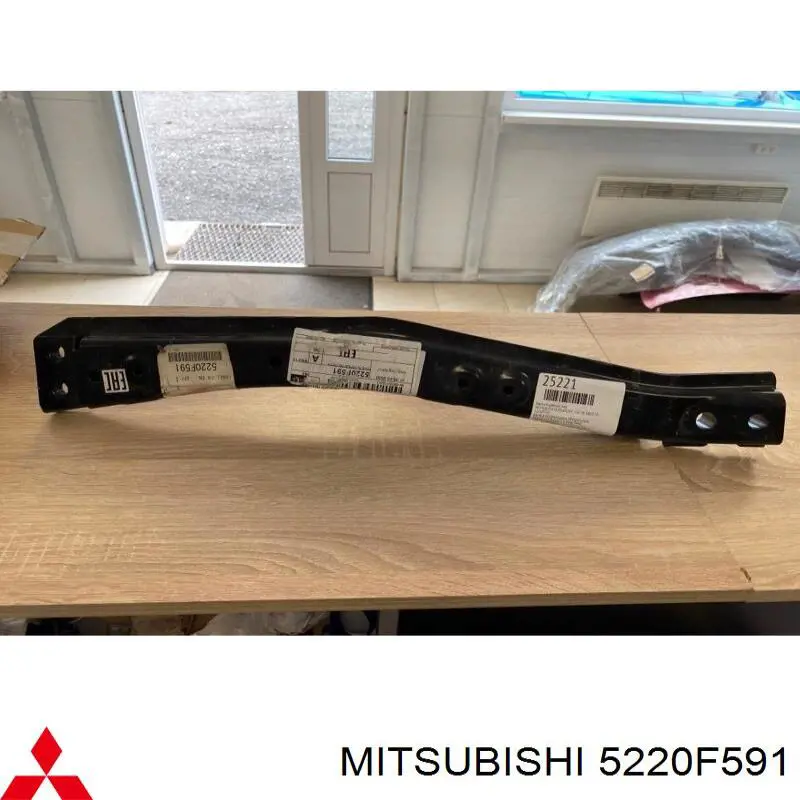 5220F591 Mitsubishi кронштейн передней балки