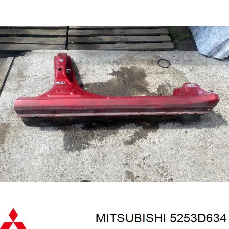 Порог внешний правый 5253D634 Mitsubishi