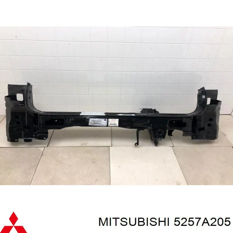 Панель багажного отсека задняя на Mitsubishi Outlander XL 