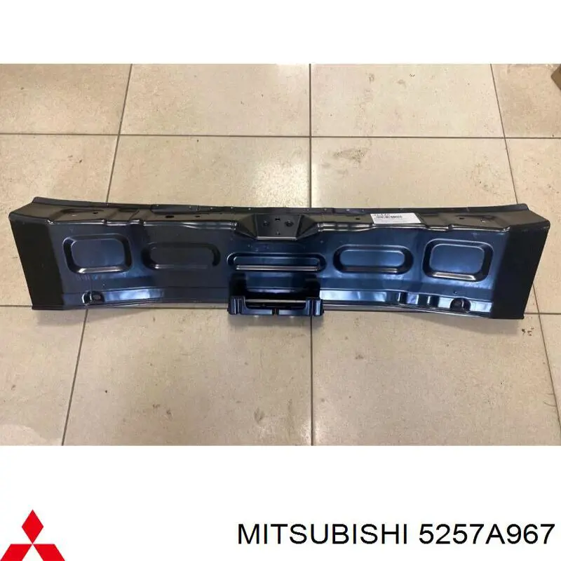 Купить 5257A967 Mitsubishi Панель багажного отсека задняя
