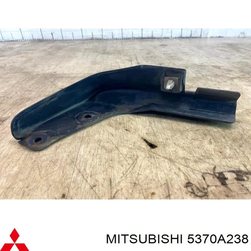 5370A238 Mitsubishi Брызговик передний правый