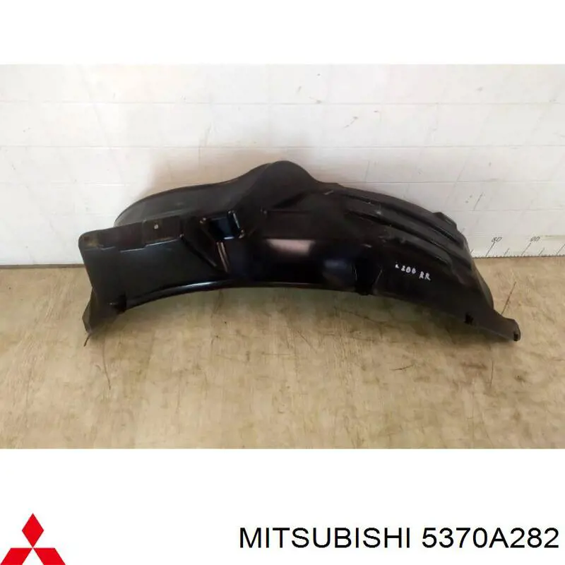 5370B428 Mitsubishi guarda-barras do pára-lama traseiro direito