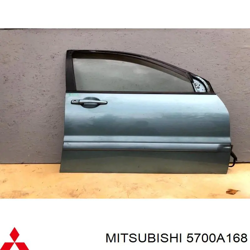 5700A168 Mitsubishi porta dianteira direita