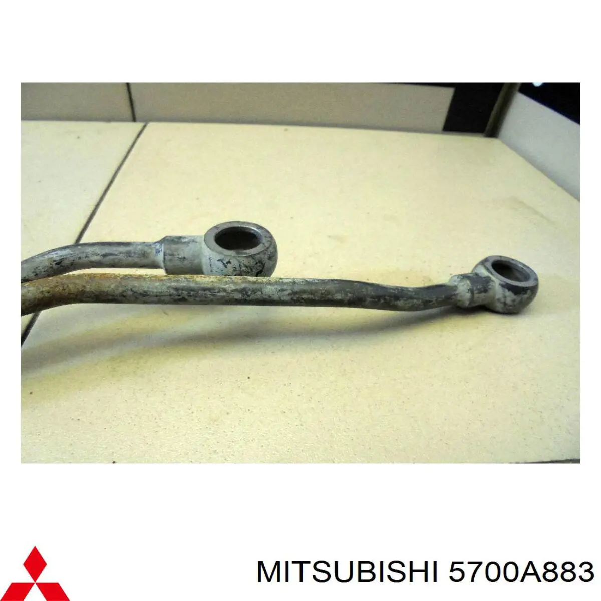 5700A883 Mitsubishi Водительская дверь