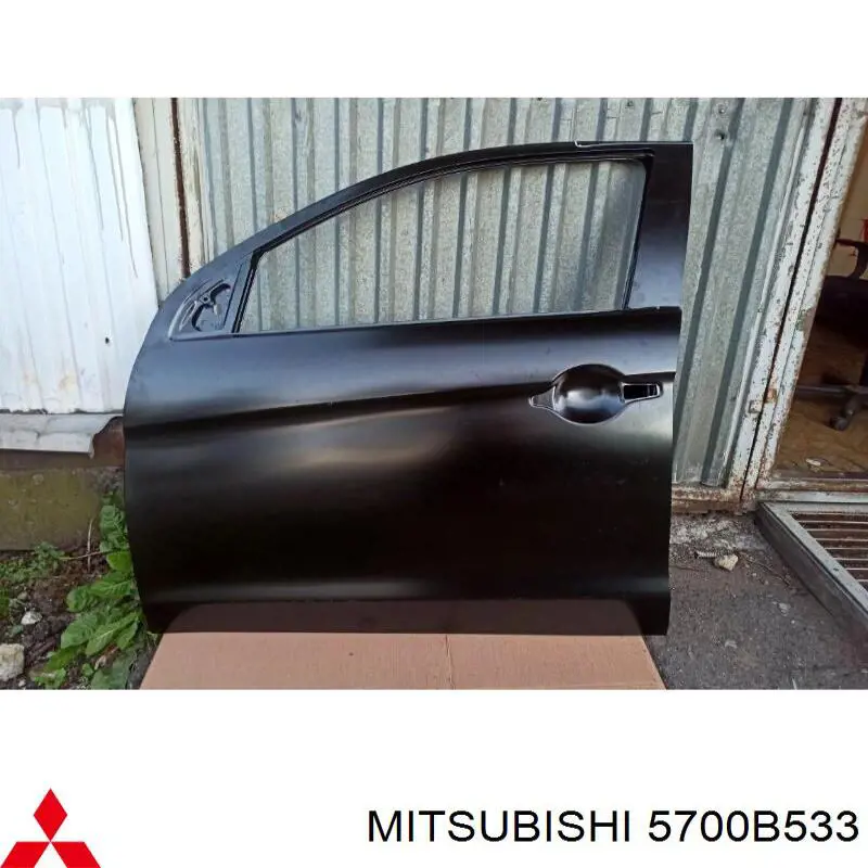 5700B533 Mitsubishi дверь передняя левая
