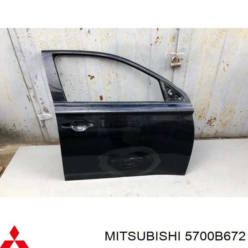 5700B672 Mitsubishi porta dianteira direita
