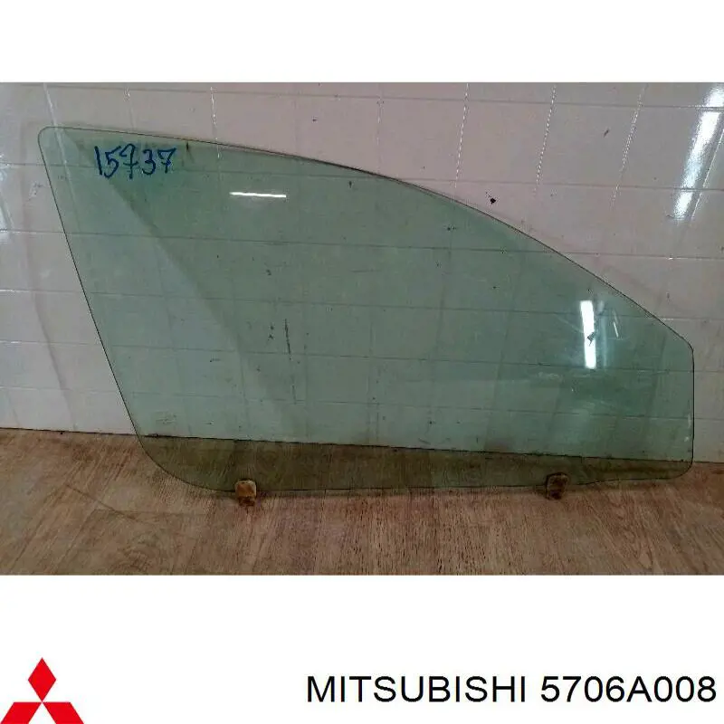 5706A008 Mitsubishi vidro da porta dianteira direita