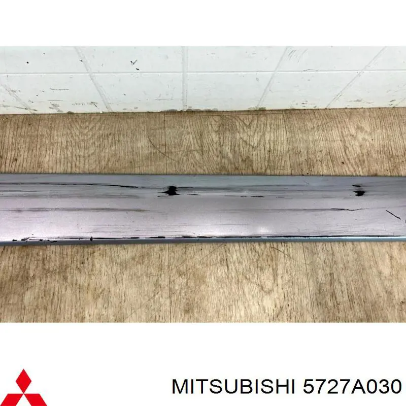 Молдинг двери передней правой Mitsubishi 5727A030 цена, от 13.83 USD
