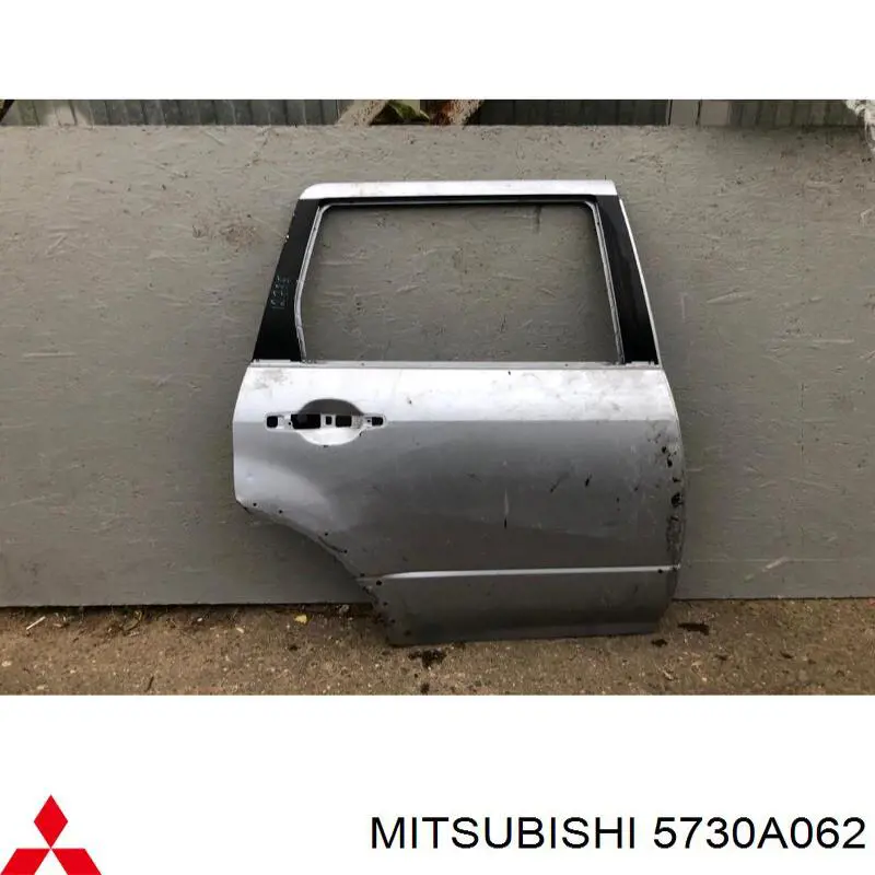 5730A062 Mitsubishi дверь задняя правая