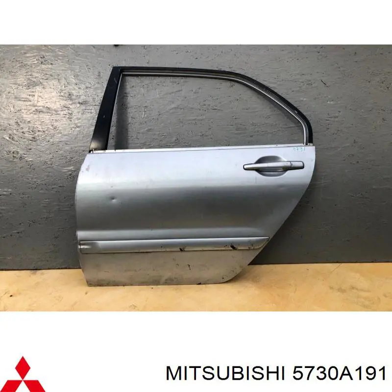 Porta traseira esquerda para Mitsubishi Lancer (CSA)