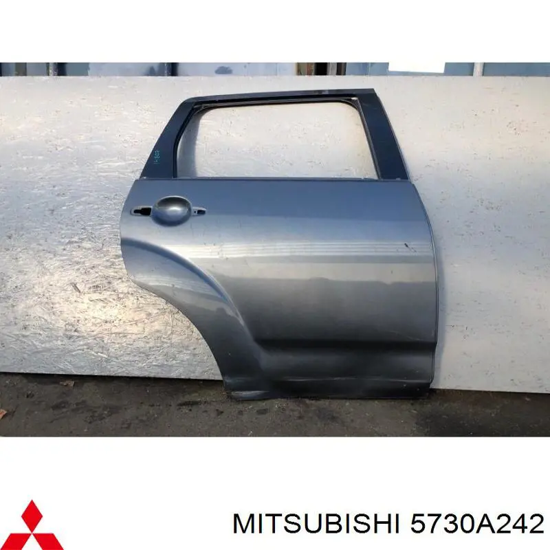 5730A242 Mitsubishi дверь задняя правая