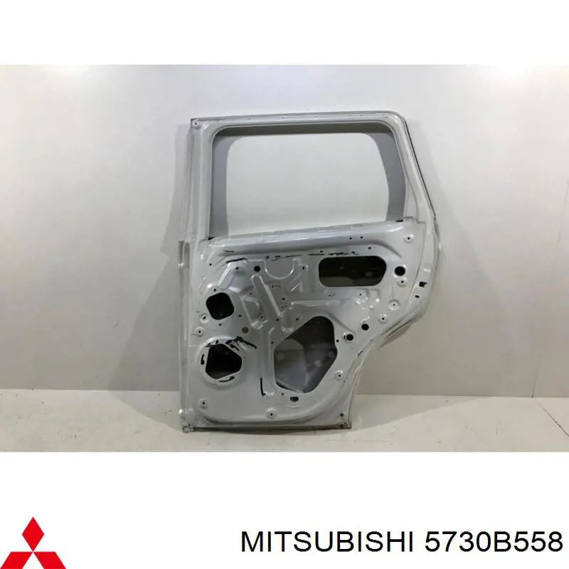 5730B558 Mitsubishi дверь задняя правая