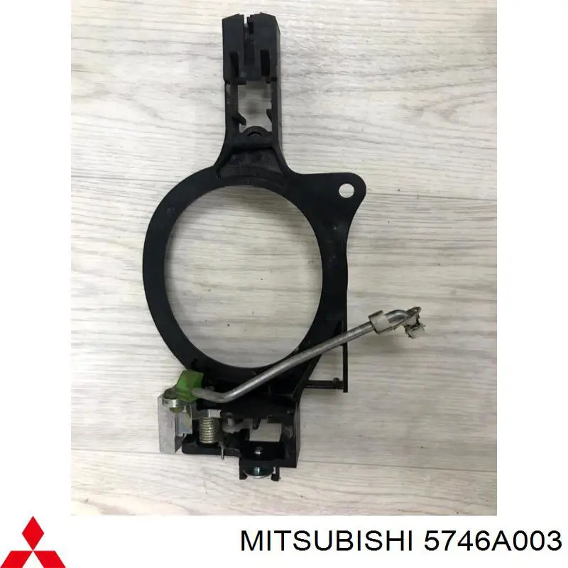 Держатель наружной ручки двери задней левой Mitsubishi 5746A003 цена, от 4.60 USD