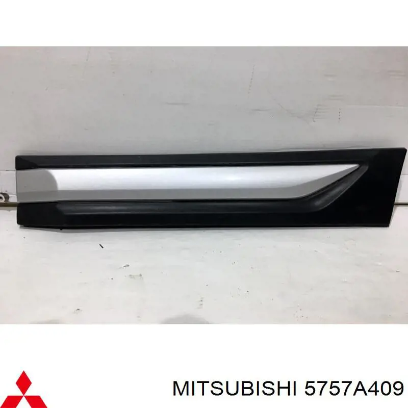 5757A409 Mitsubishi moldura da porta traseira esquerda