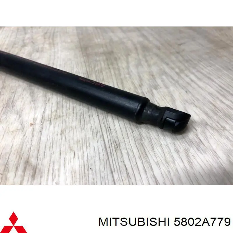 5802A779 Mitsubishi amortecedor de tampa de porta-malas (de 3ª/5ª porta traseira)