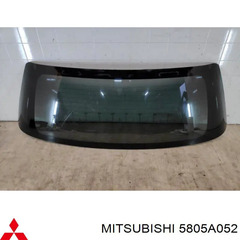 5805A052 Mitsubishi стекло багажника двери 3/5-й задней (ляды)