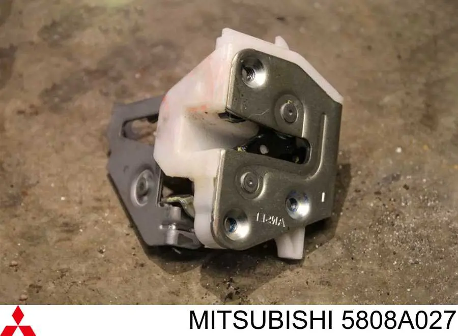 5808A027 Mitsubishi fecho de tampa de porta-malas (de 3ª/5ª porta traseira)