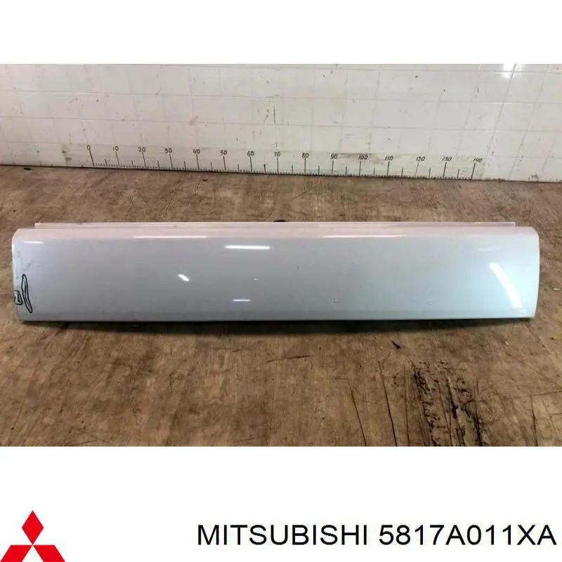 Купить 5817A011XA Mitsubishi Накладка нижняя задней двери