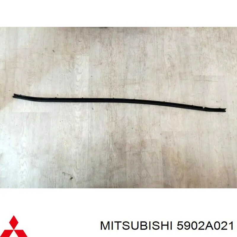 5902A021 Mitsubishi уплотнитель капота