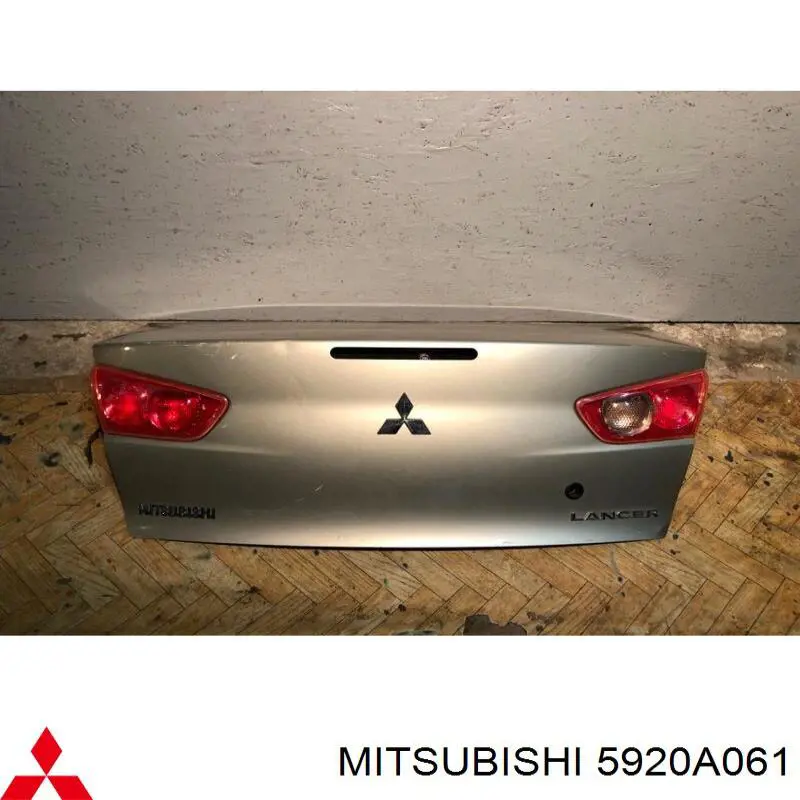 5920A061 Mitsubishi крышка багажника