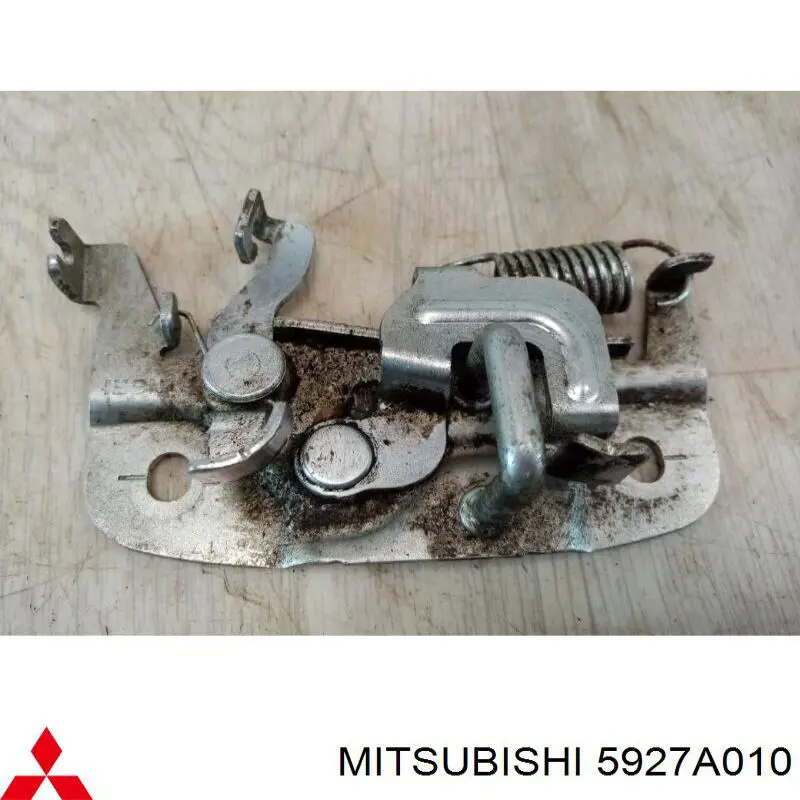 5927A003 Mitsubishi петля-зацеп (ответная часть замка двери задней (багажной 3/5-й))