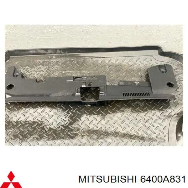 6400A831 Mitsubishi воздуховод/дефлектор радиатора, верхний