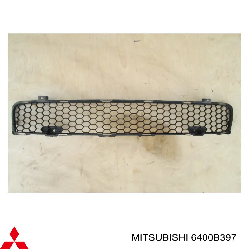 6400B397 Mitsubishi решетка бампера переднего нижняя