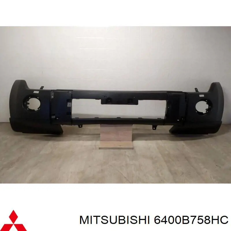 6400B758HC Mitsubishi передний бампер