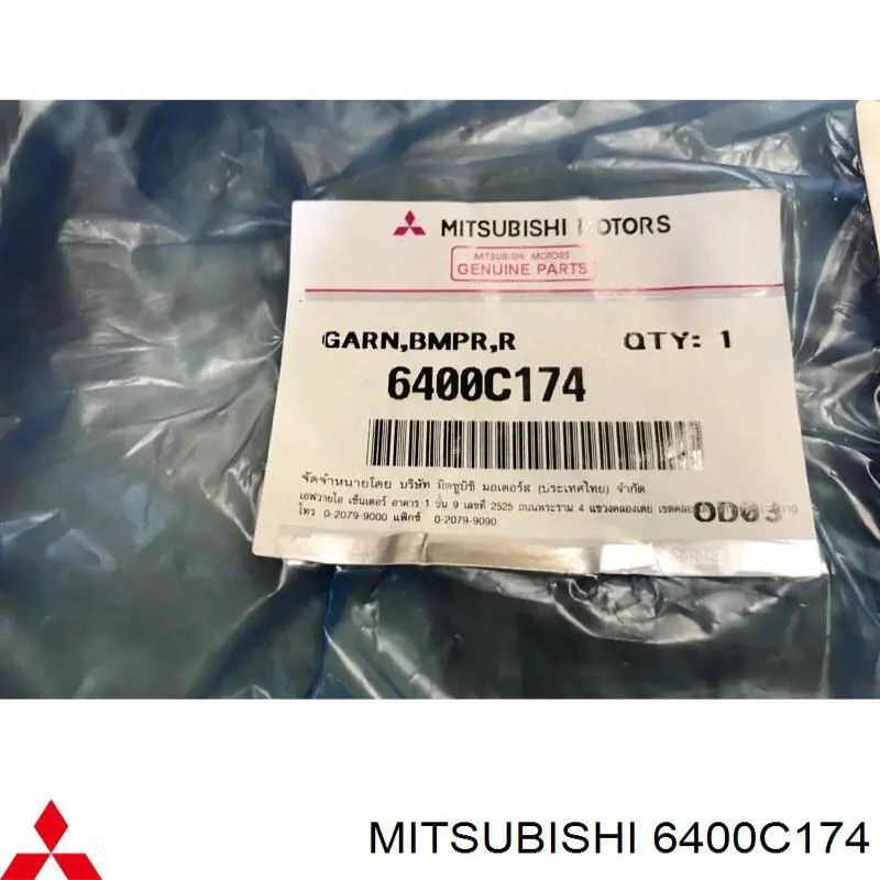 6400C174 Mitsubishi tampão (grelha das luzes de nevoeiro do pára-choque dianteiro direito)