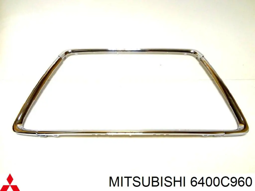 6400C960 Mitsubishi накладка (рамка решетки радиатора)