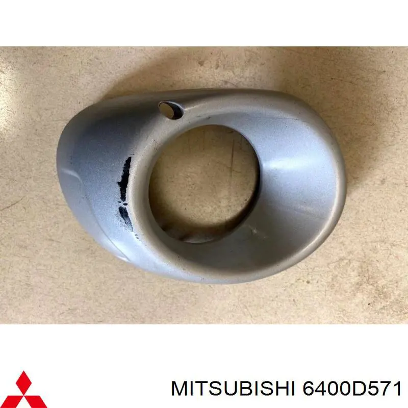 6400D571 Mitsubishi ободок (окантовка фары противотуманной левой)