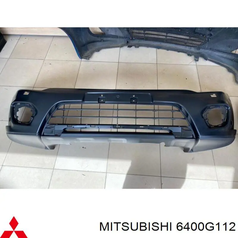 6400G112 Mitsubishi передний бампер