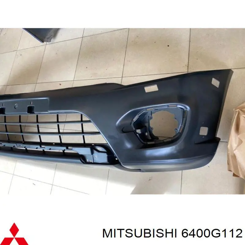 6400G112 Mitsubishi Бампер передний в сборе