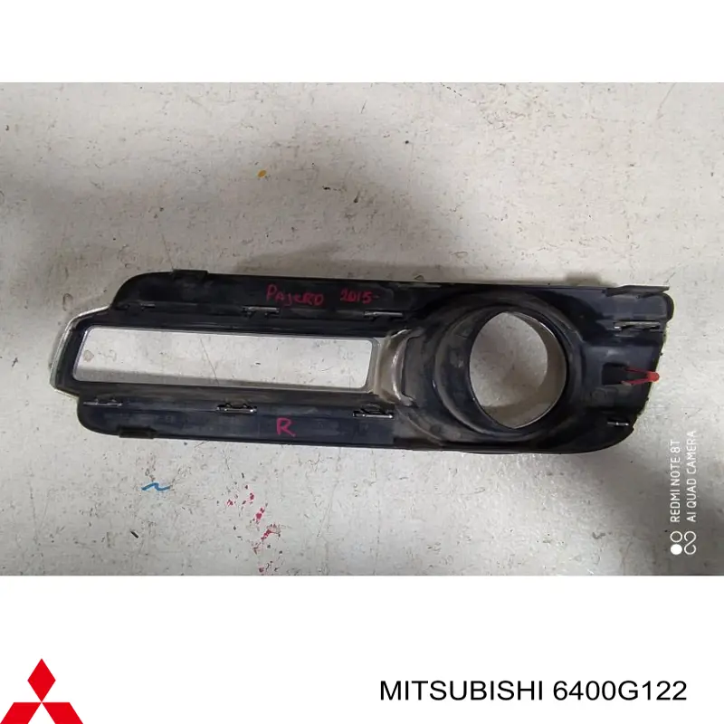 Заглушка (решетка) противотуманных фар бампера переднего правая Mitsubishi 6400G122