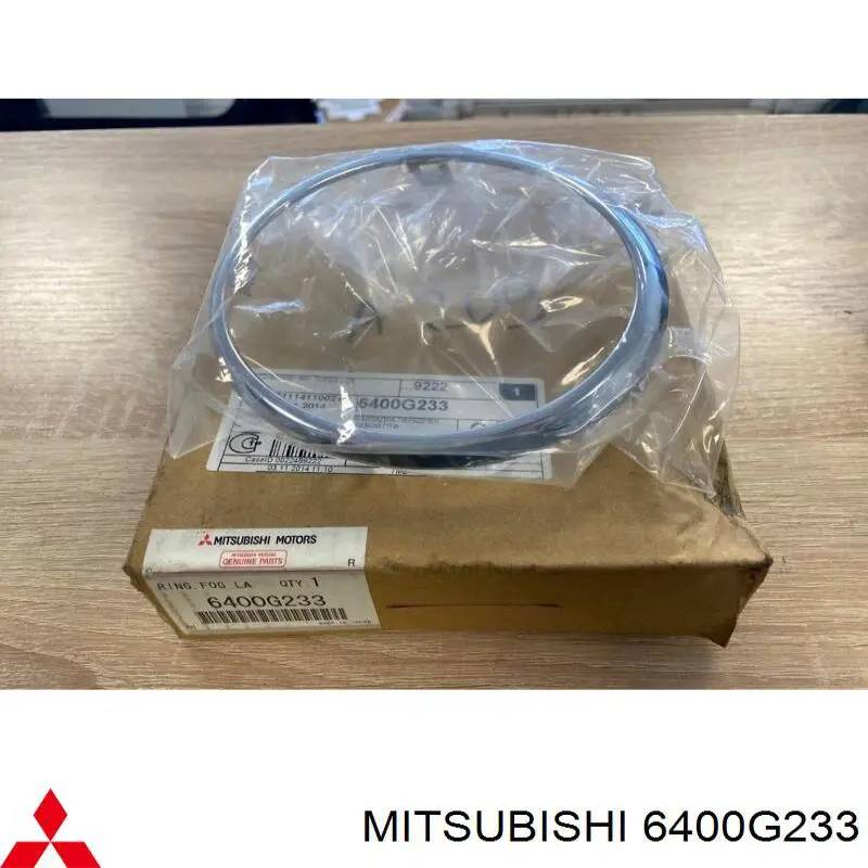 6400G233 Mitsubishi ободок (окантовка фары противотуманной левой)