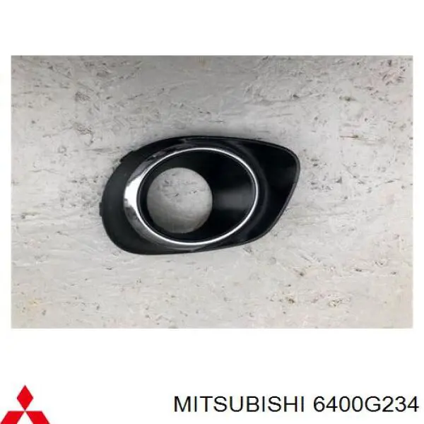 Ободок (окантовка) фары противотуманной правой Mitsubishi 6400G234