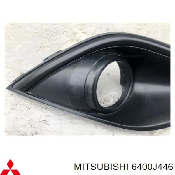 6400J446 Mitsubishi Ободок (окантовка) фары противотуманной правой
