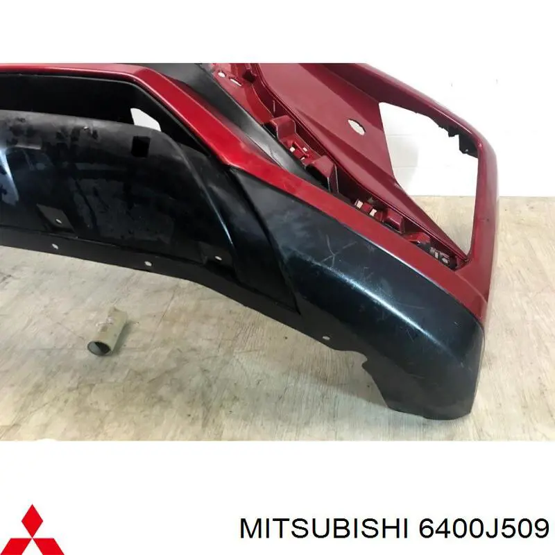 6400J509 Mitsubishi передний бампер