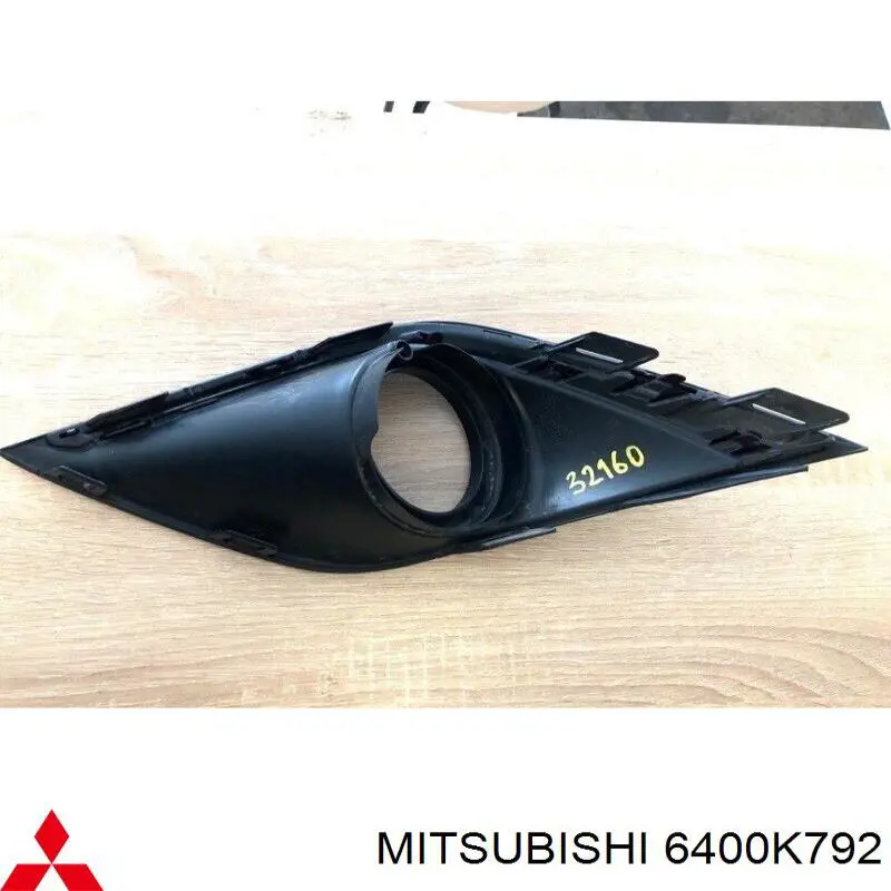 Купить 6400J446 Mitsubishi Ободок (окантовка) фары противотуманной правой