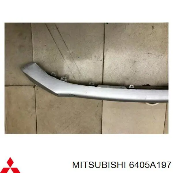 Накладка на передний бампер Mitsubishi 6405A197