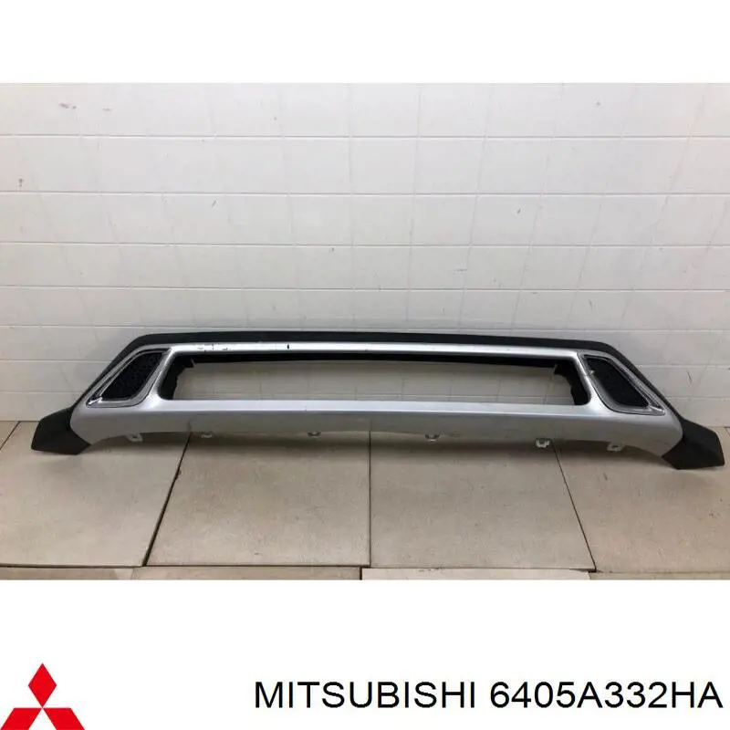 6405A332HA Mitsubishi Накладка бампера переднего