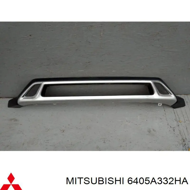 Передний клык бампера Mitsubishi 6405A332HA