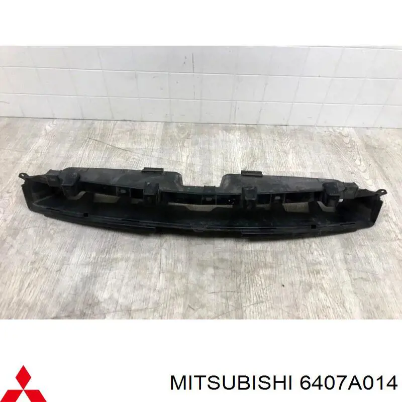 6407A014 Mitsubishi решетка бампера переднего