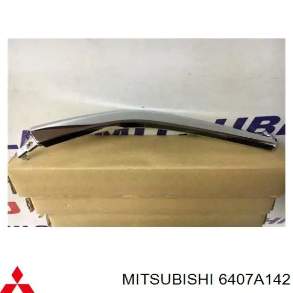 6407A142 Mitsubishi молдинг бампера переднего правый