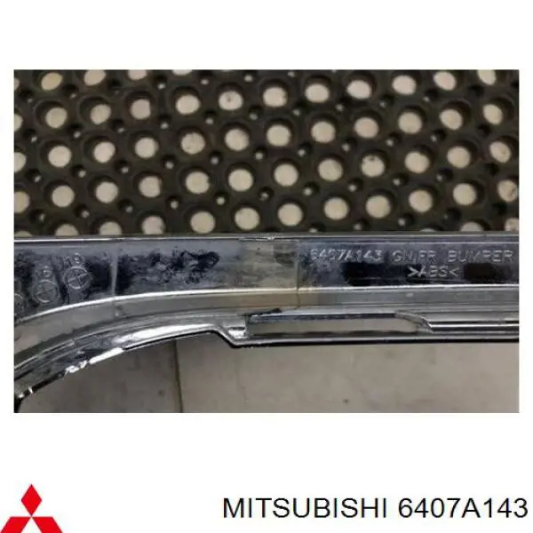 Q3760577 Q-fix Молдинг бампера переднего левый