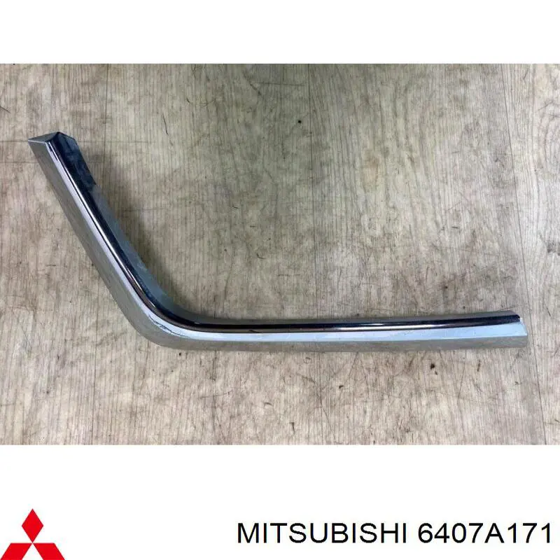 6407A171 Mitsubishi borda (orla das luzes de nevoeiro esquerda)