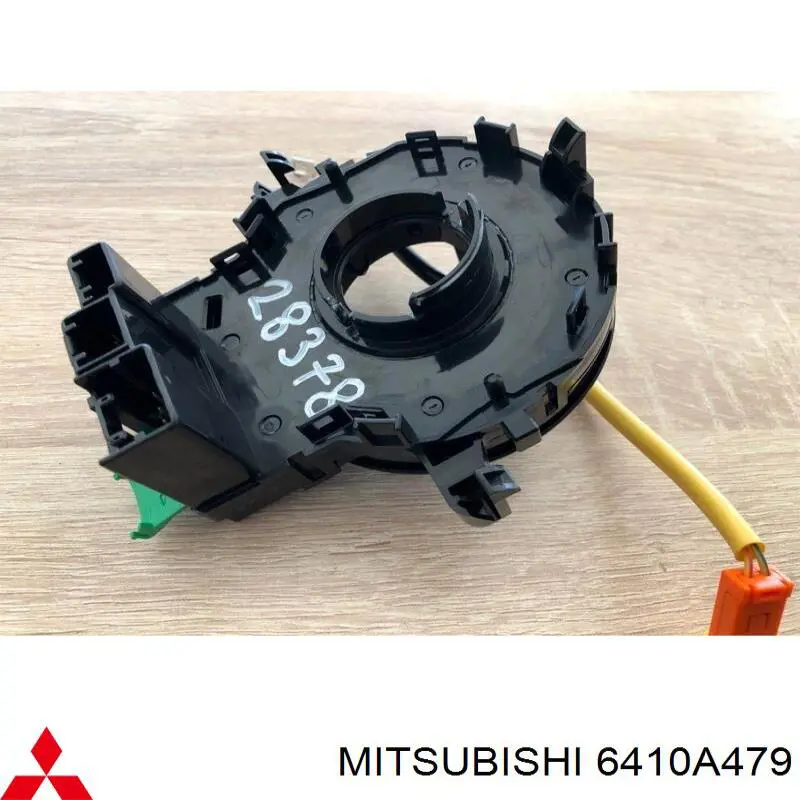  Усилитель заднего бампера Mitsubishi Pajero 