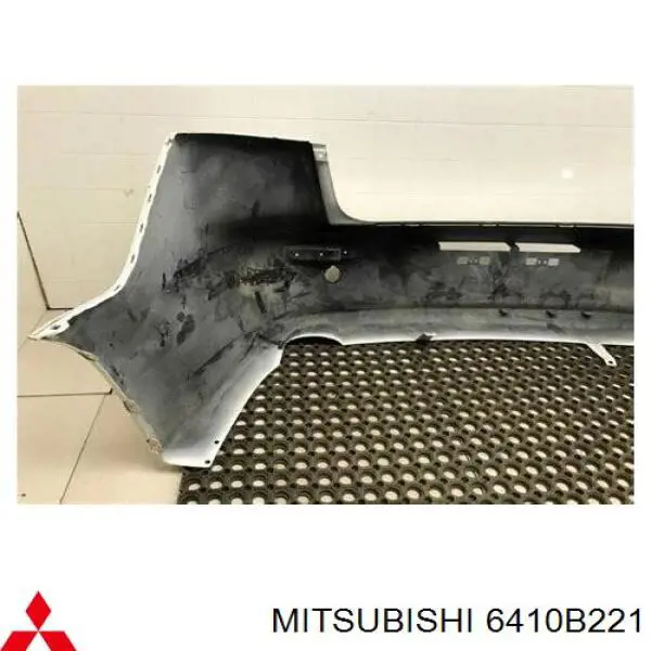 6410B221 Mitsubishi бампер задний