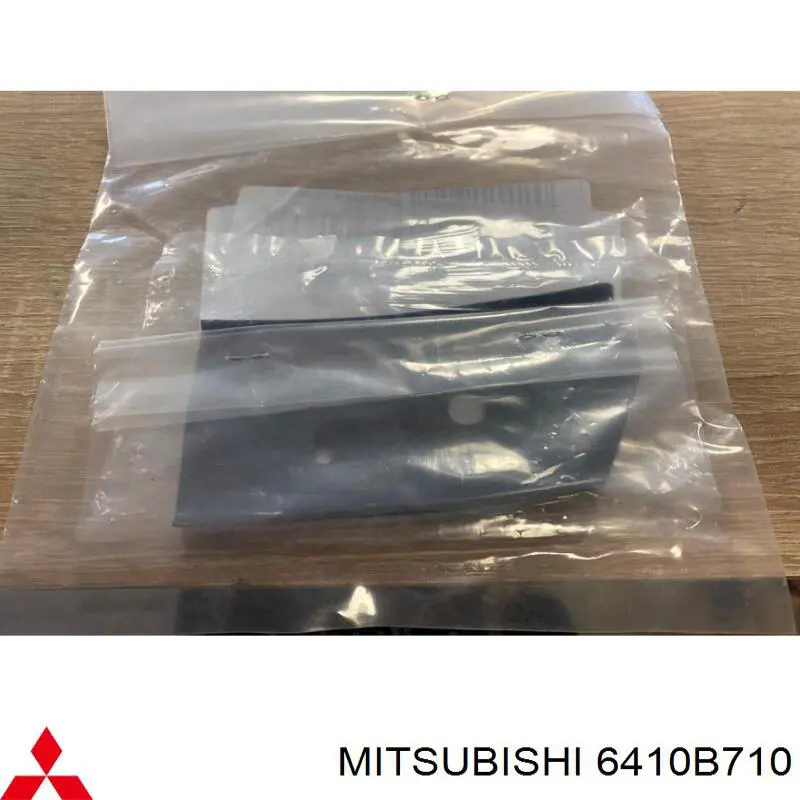 6410B710 Mitsubishi Направляющая заднего бампера правая